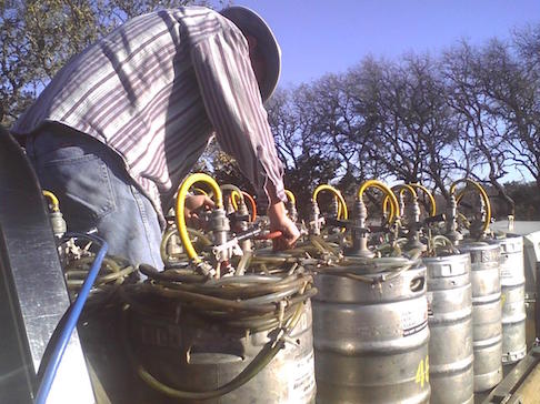 Treatment containers fille